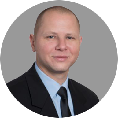 Herr Damian Hallas - Managing Director